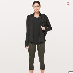 Lululemon black speed up 21” crop sz 4